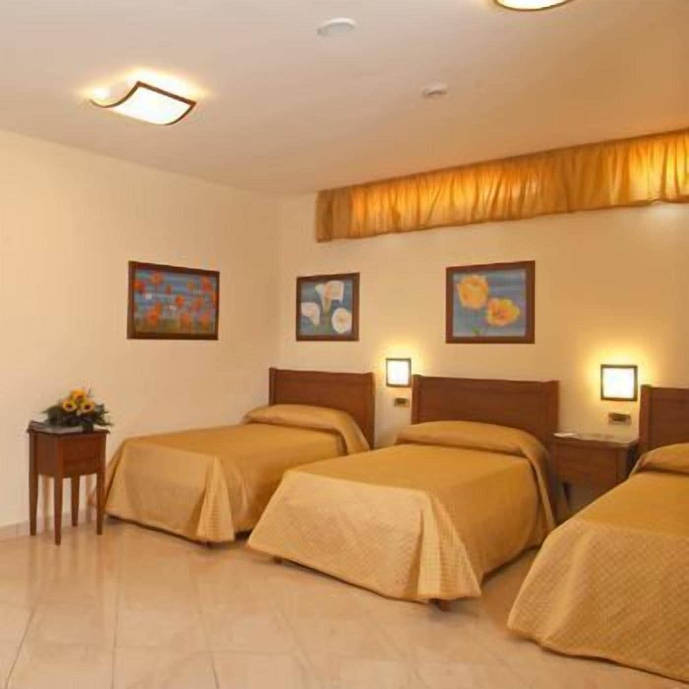 Buono Hotel Наполи Екстериор снимка
