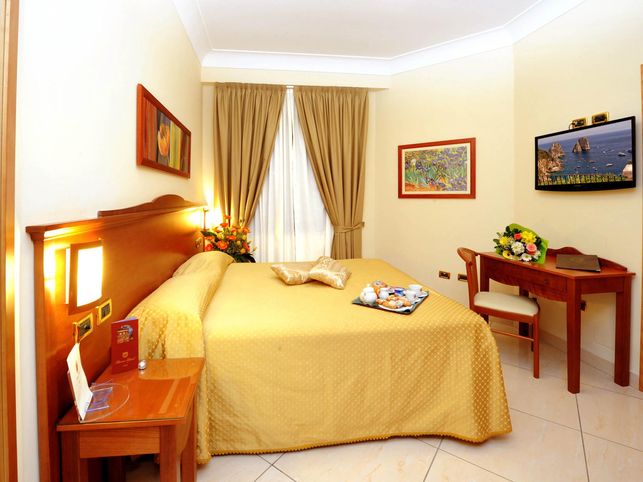 Buono Hotel Наполи Екстериор снимка