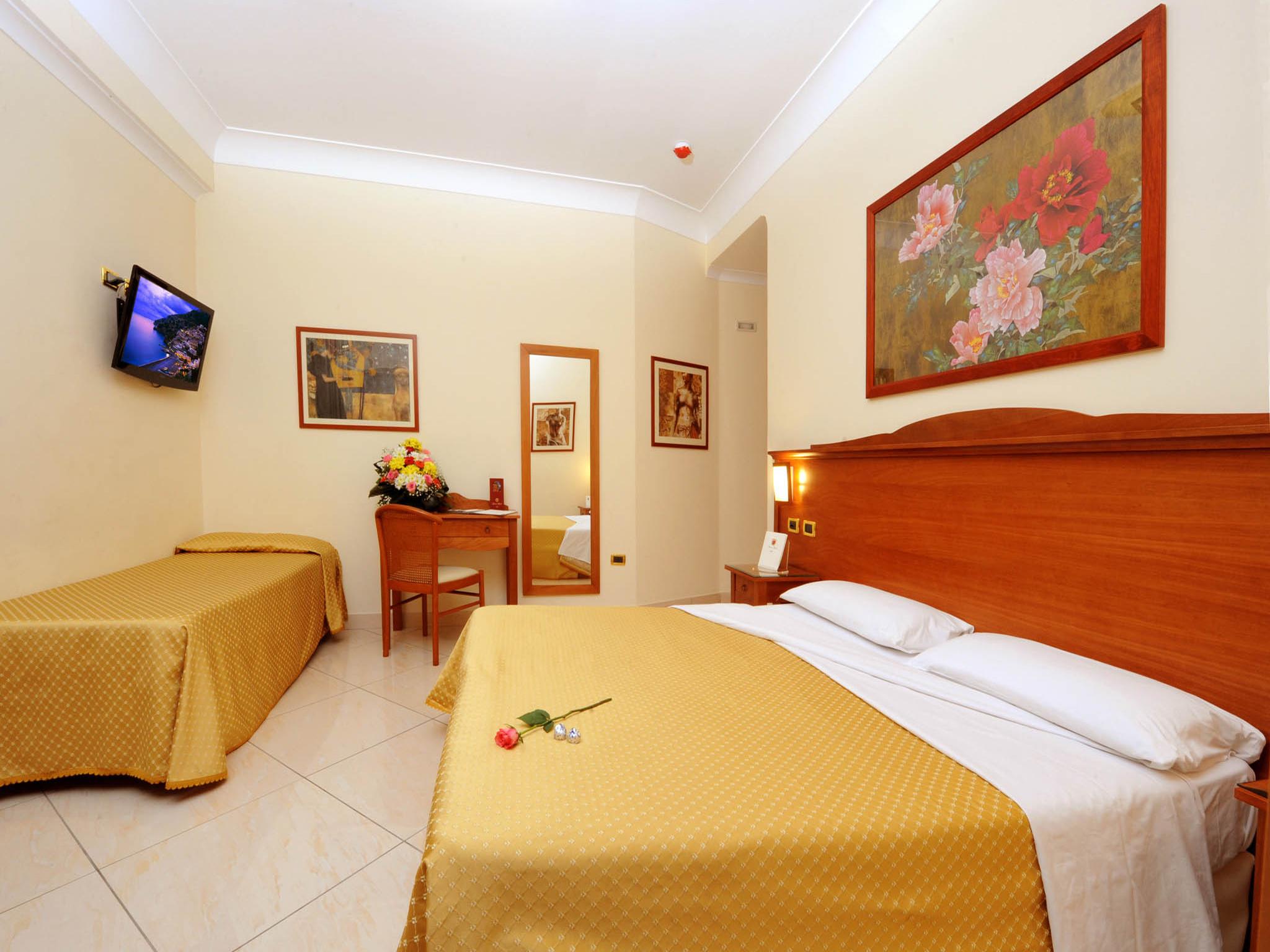 Buono Hotel Наполи Екстериор снимка