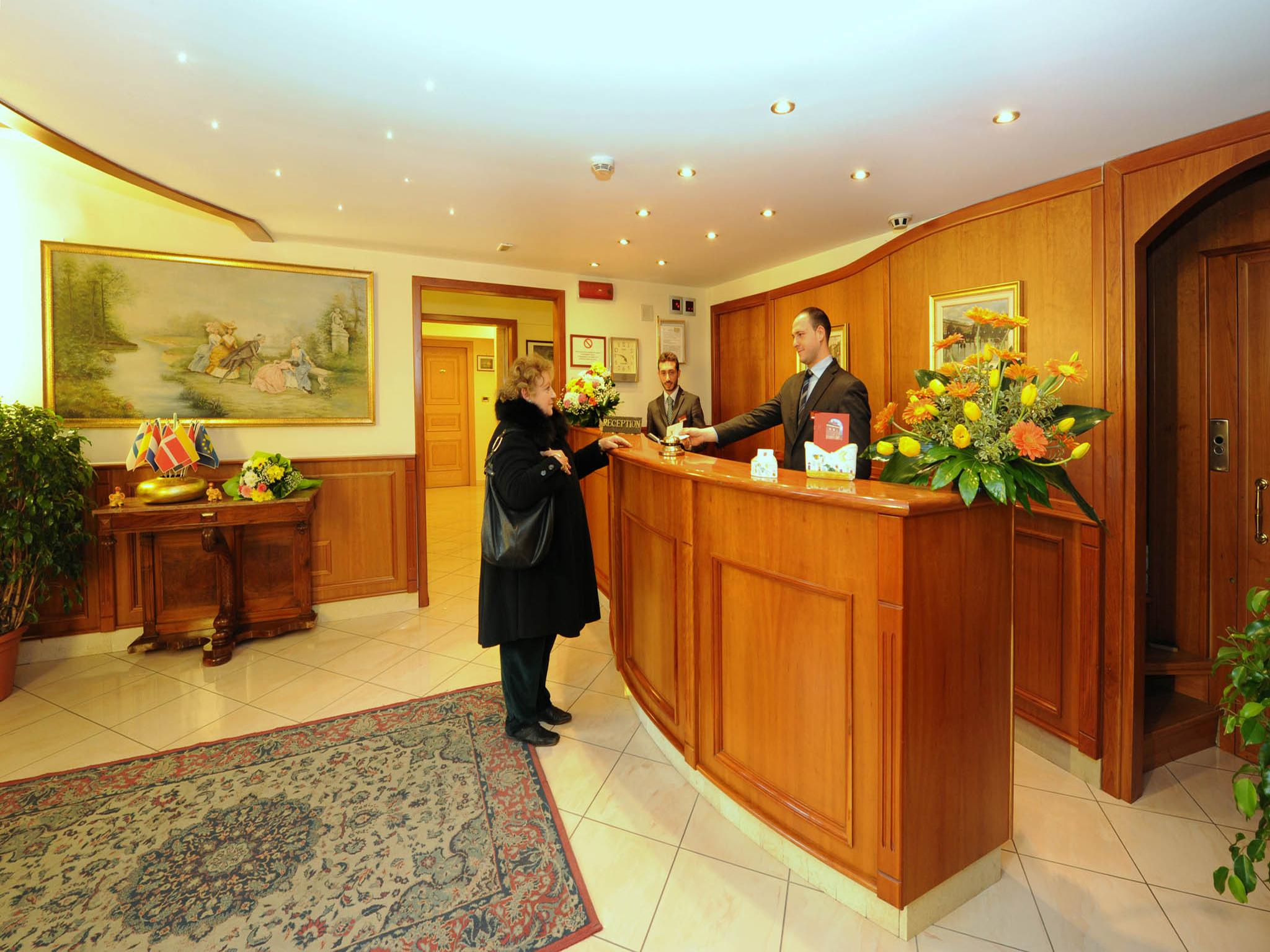 Buono Hotel Наполи Екстериор снимка