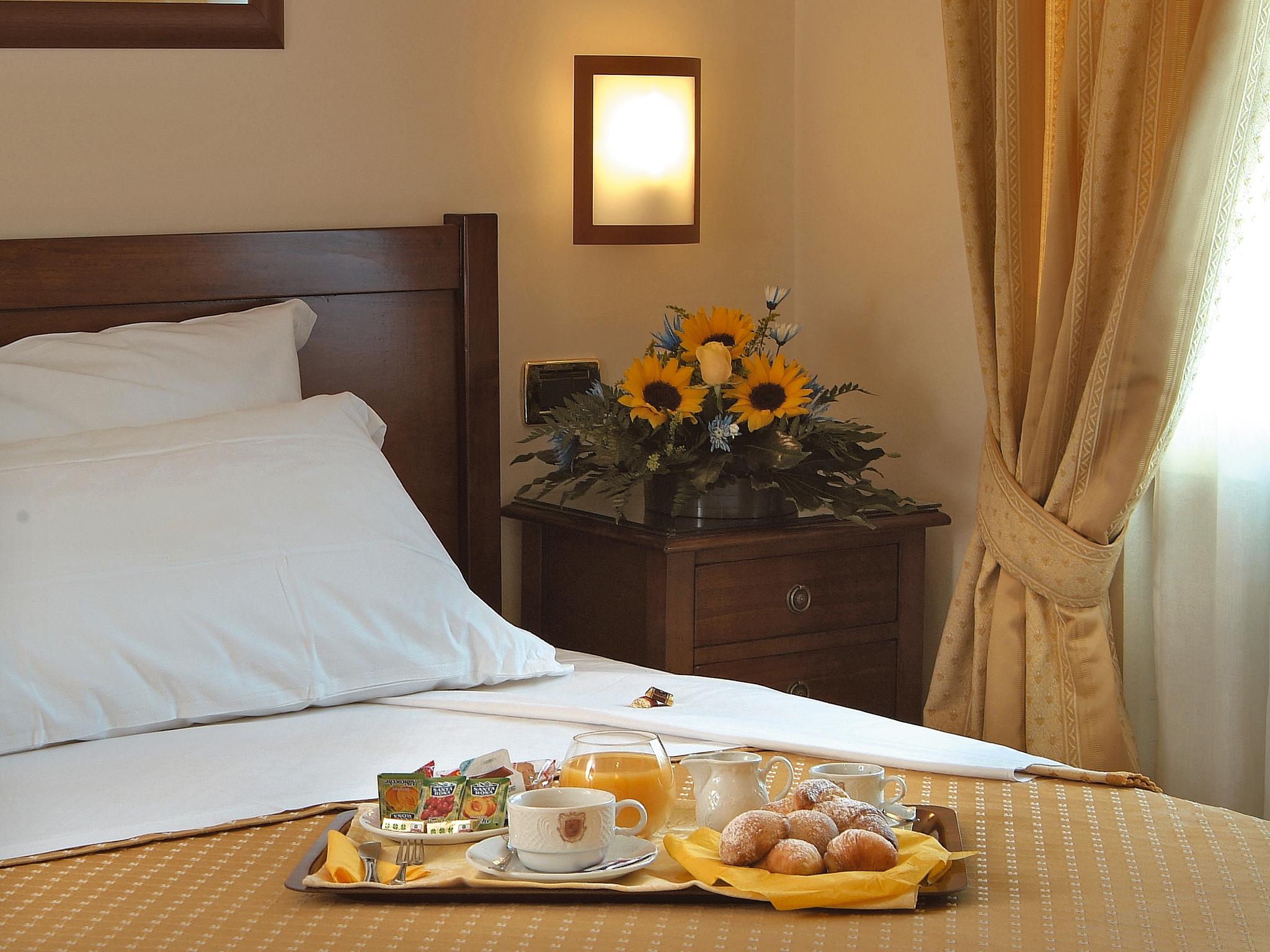Buono Hotel Наполи Екстериор снимка