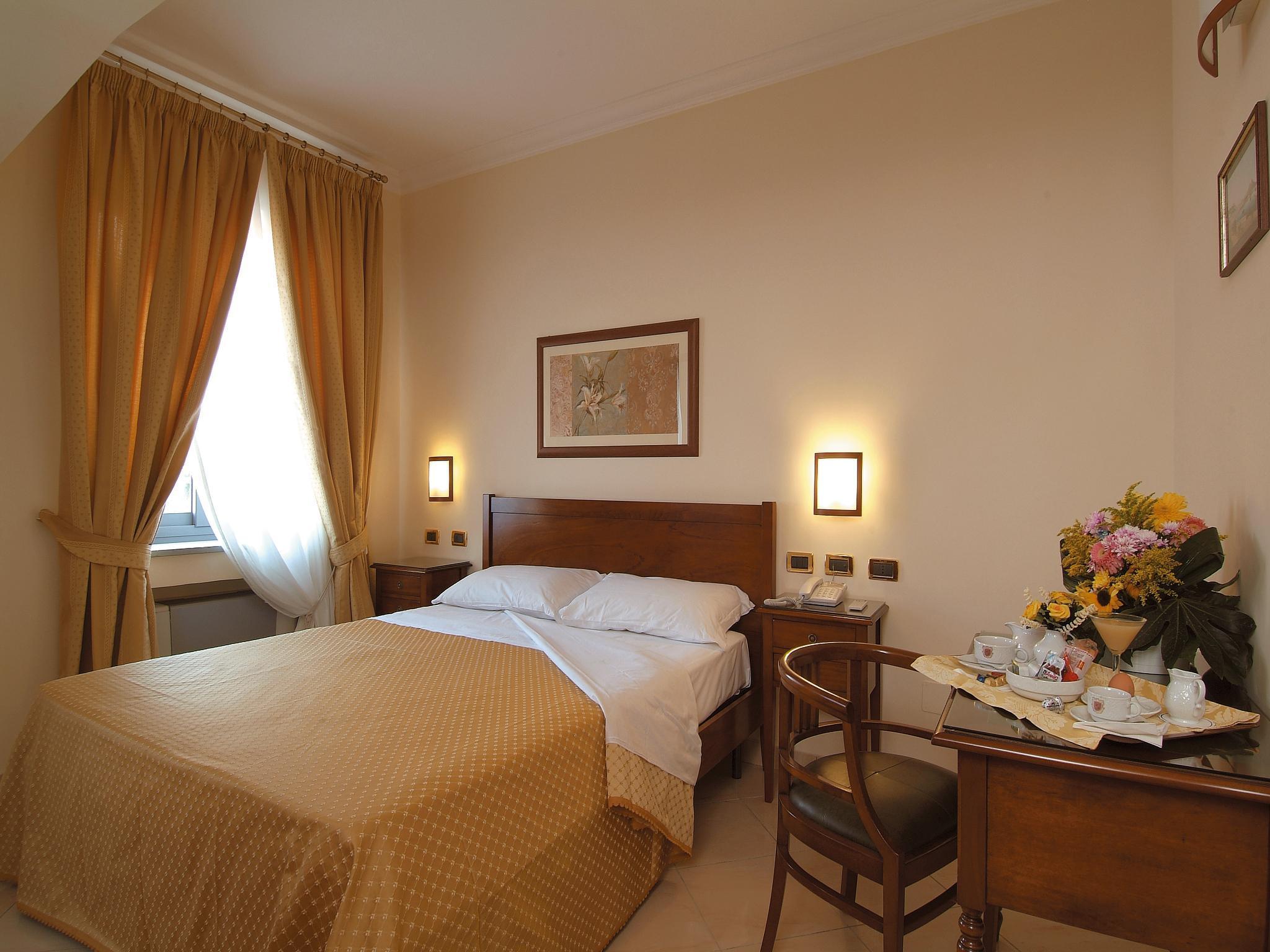 Buono Hotel Наполи Стая снимка