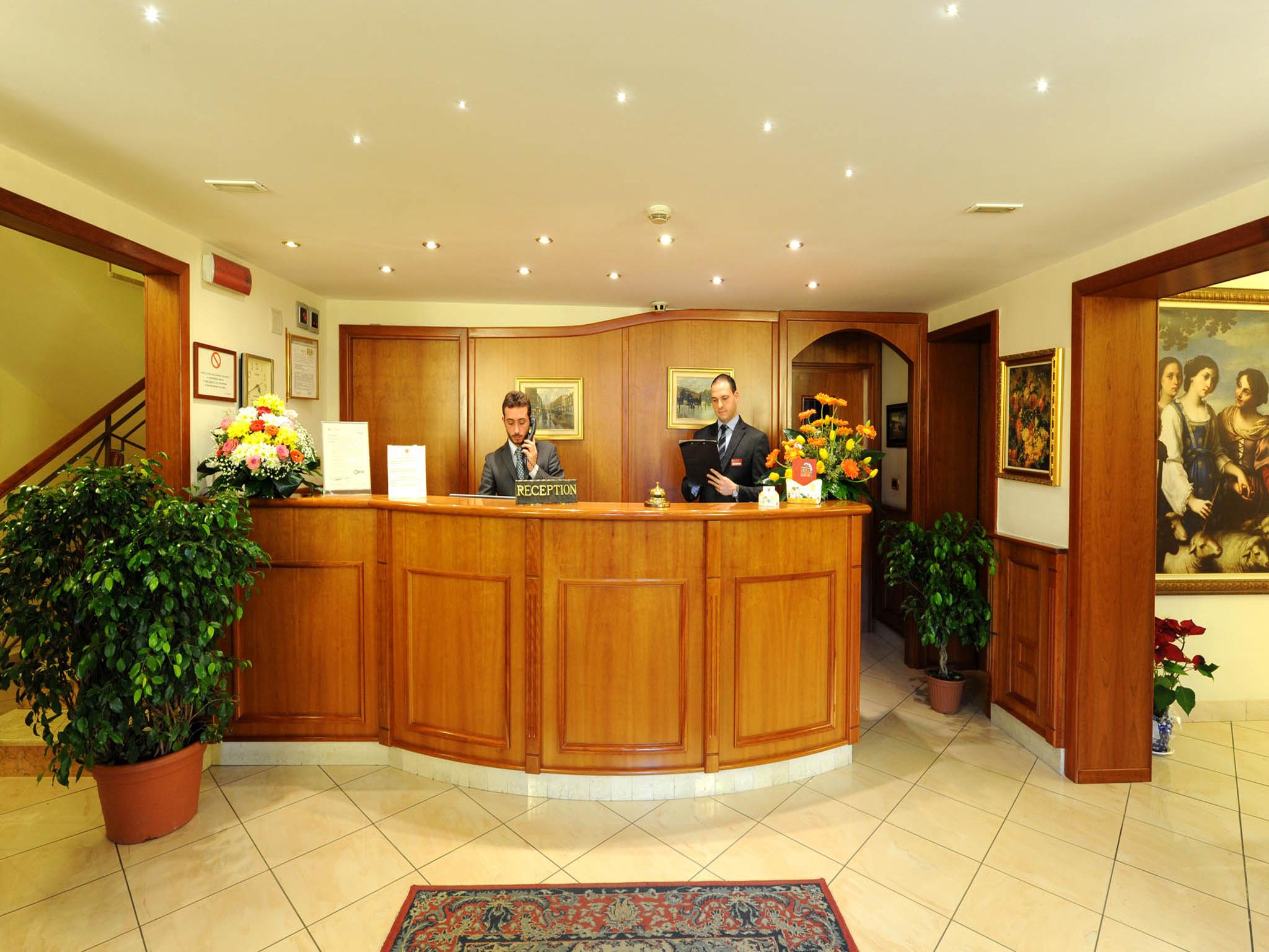 Buono Hotel Наполи Екстериор снимка