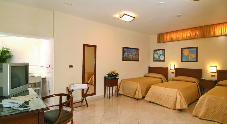 Buono Hotel Наполи Екстериор снимка